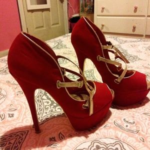 Platform Liliana heels from Shiekh size 7
